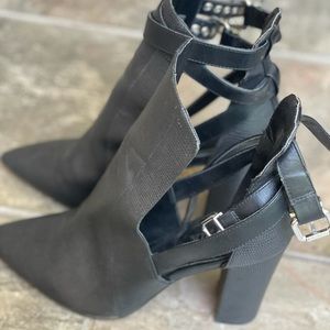 POINTED TOE WRAP BOOTIES